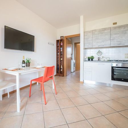 Gardappartamenti - Cascinale With Terrace Desenzano del Garda Buitenkant foto