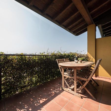 Gardappartamenti - Cascinale With Terrace Desenzano del Garda Buitenkant foto